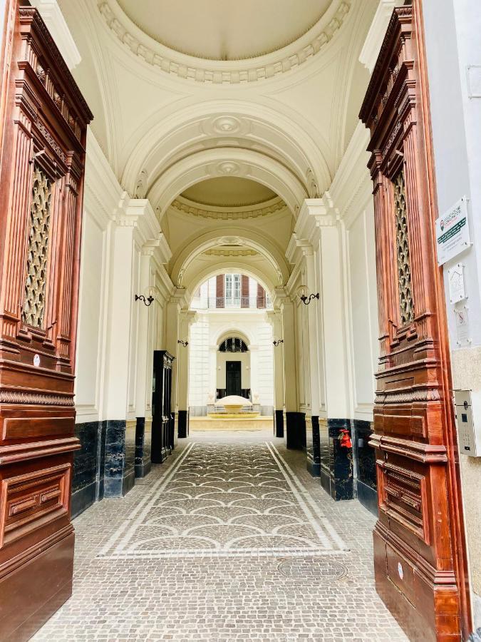 Piazza Amore Napoli Luxury Apartment Nel Cuore Di Napoli Luaran gambar